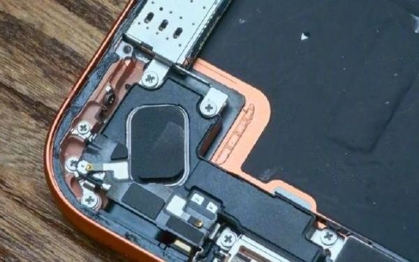 曝华强北造出全球最小手机卡槽 美版iPhone国内正常用