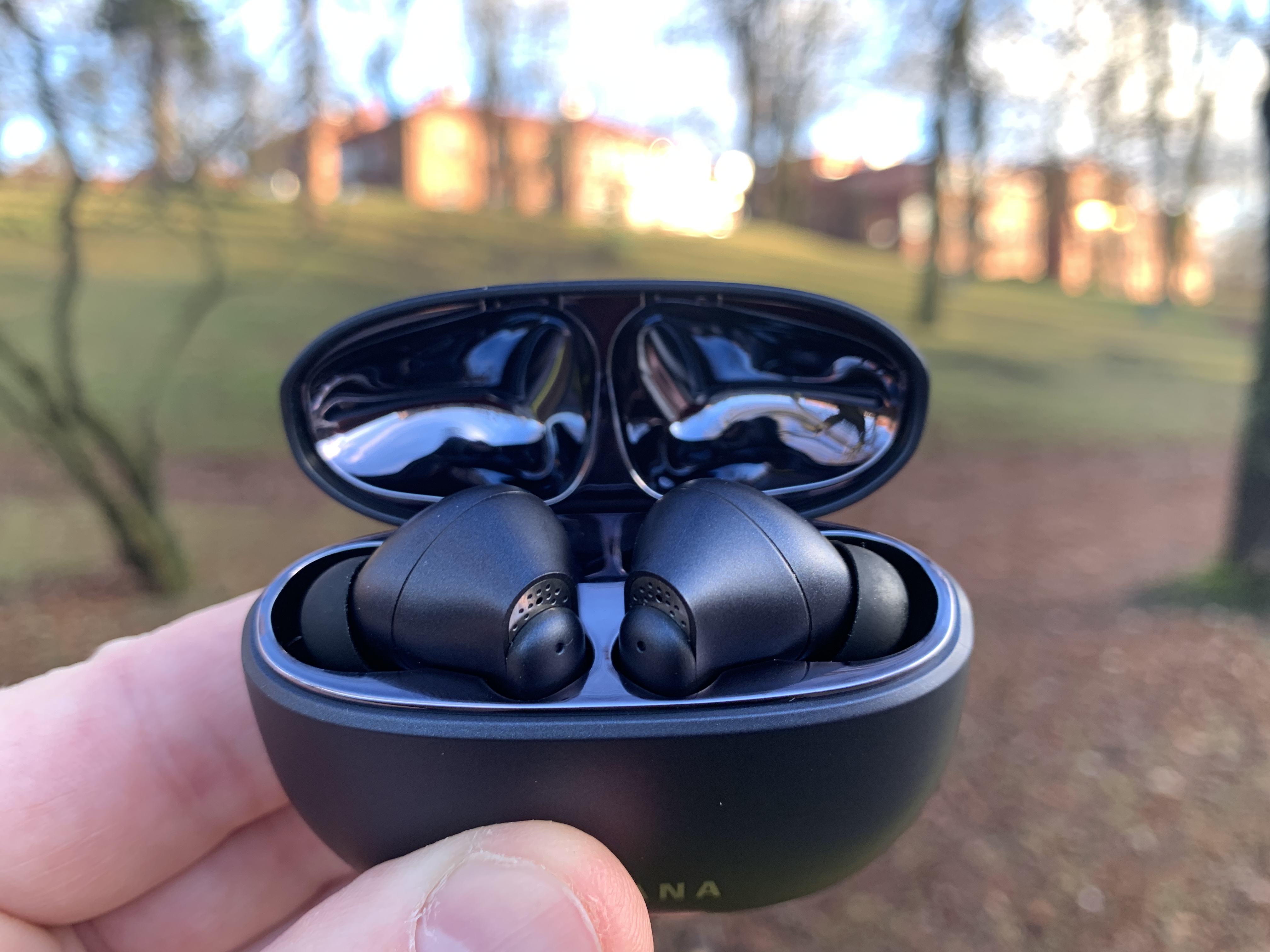 AirPods Pro 2如何关闭耳机盒的充电反馈提示音_AirPods Pro 2声效设置
