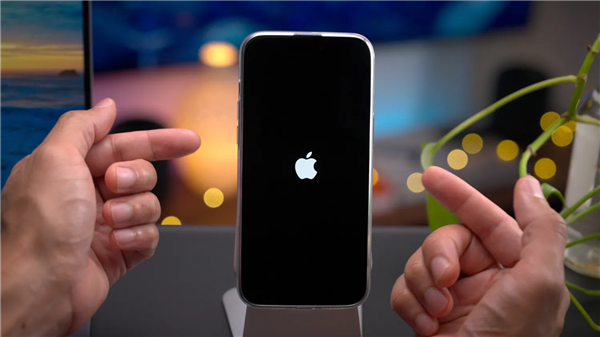 苹果14 Pro屏幕触控失灵怎么强制重启_iPhone 14黑屏死机修复办法