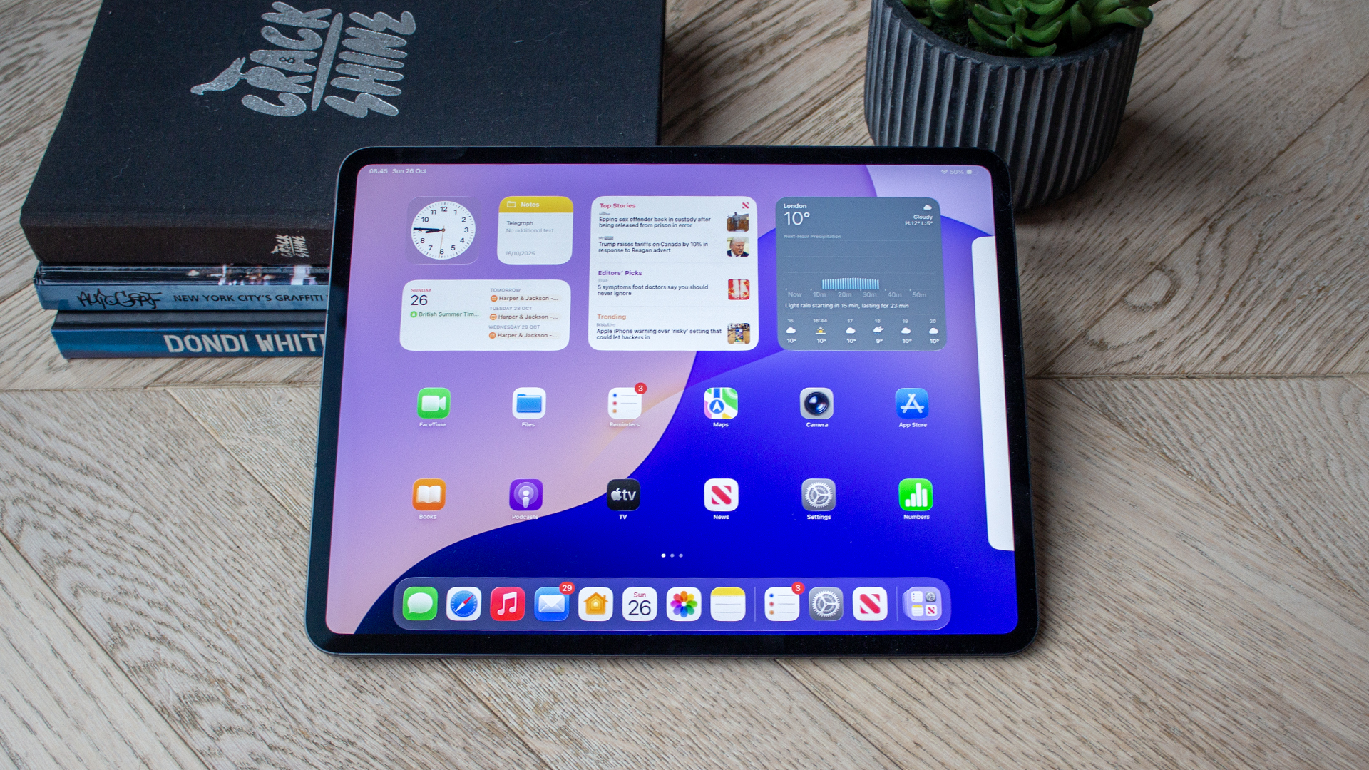 iPad Pro M4如何快速切换App窗口_台前调度多窗口排列技巧