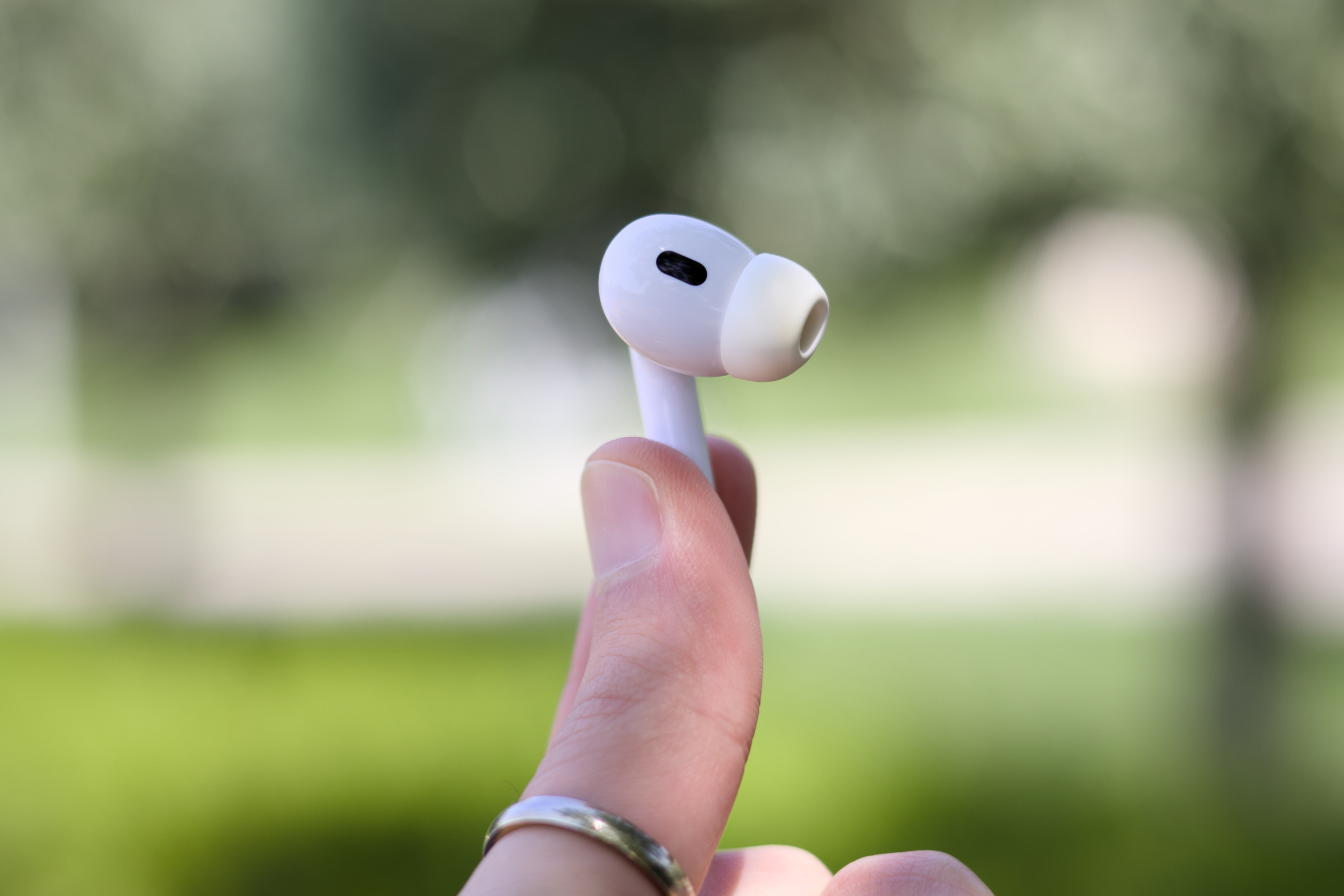 AirPods 3如何清理耳垢提升音质_AirPods系列耳机深度清洁实操