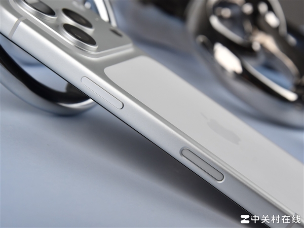 iPhone 15 Pro如何调节侧边音量键的触控反馈_苹果手机按钮灵敏度