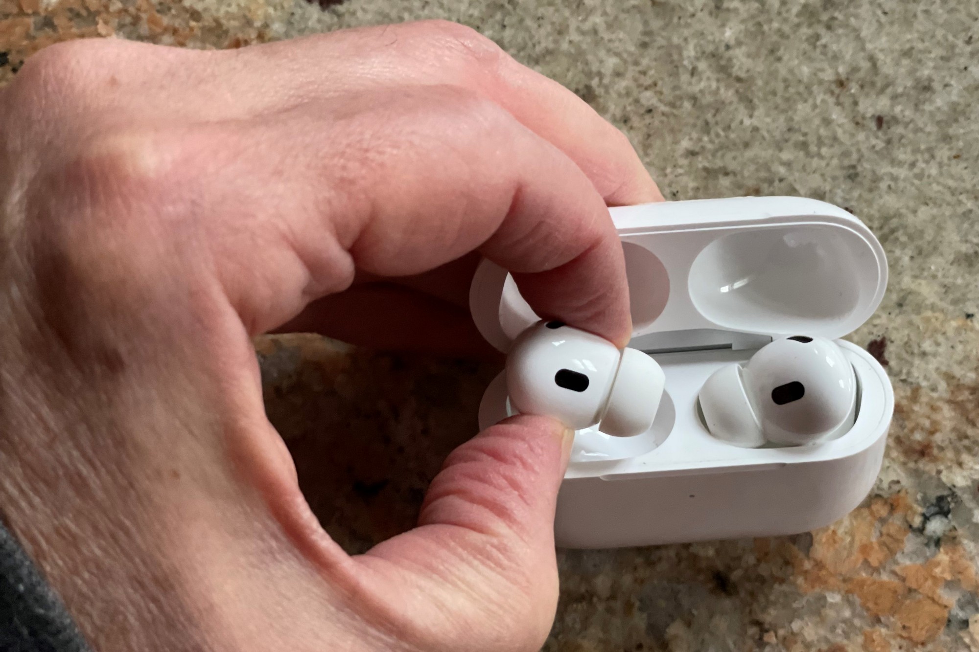 AirPods Pro如何清理耳垢提升音质_AirPods专业清洁与维护方案