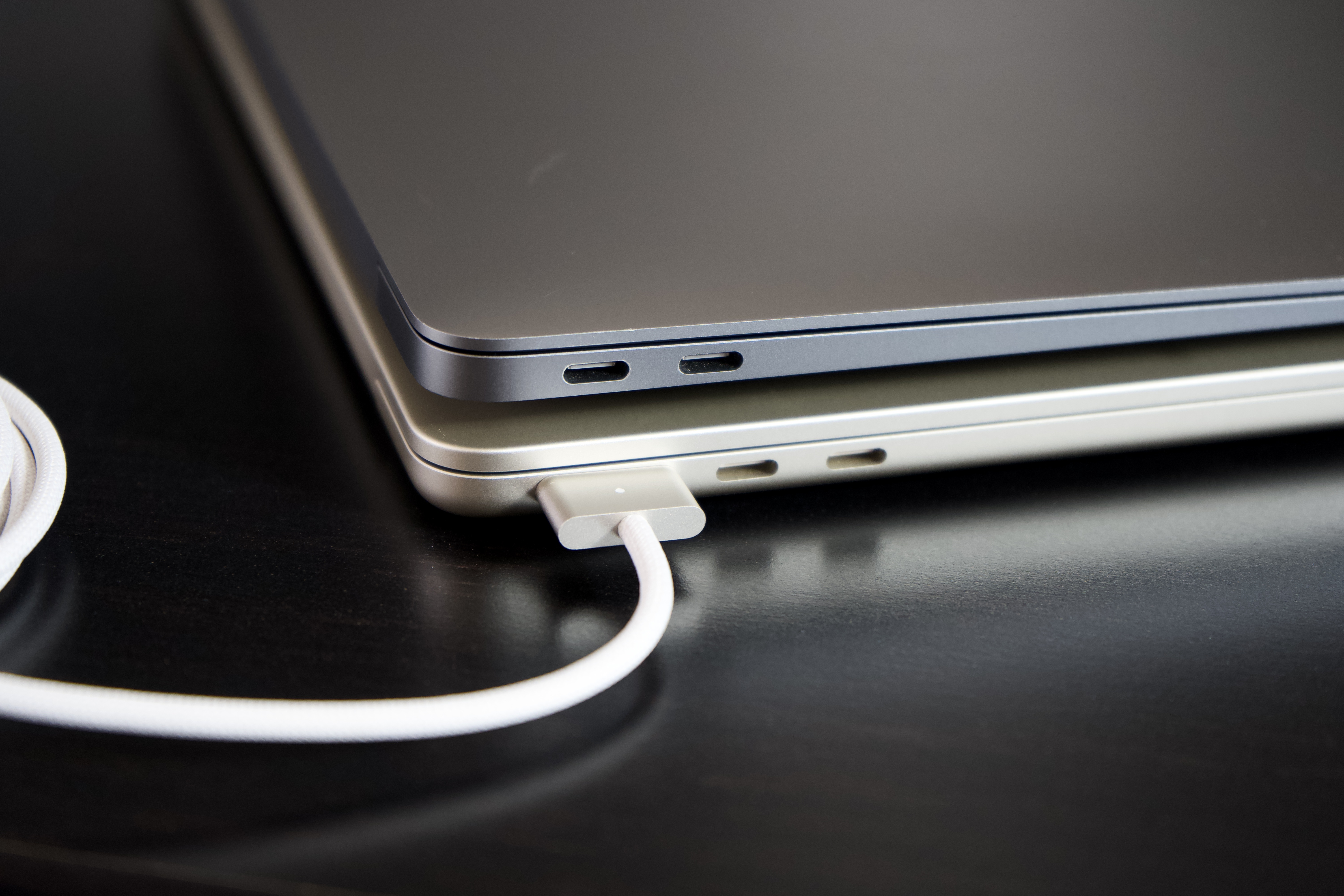 MacBook Pro M2怎么连接MagSafe充电_MacBook电源接口说明
