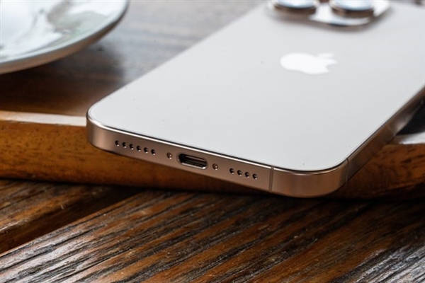 iPhone 15底部扬声器一边没声音正常吗_苹果手机麦克风与扬声器布局