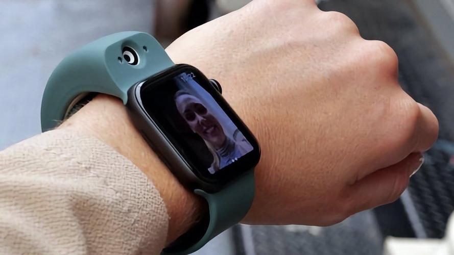 Apple Watch Series 9如何使用手势控制接听电话_S9免提操作通话技巧