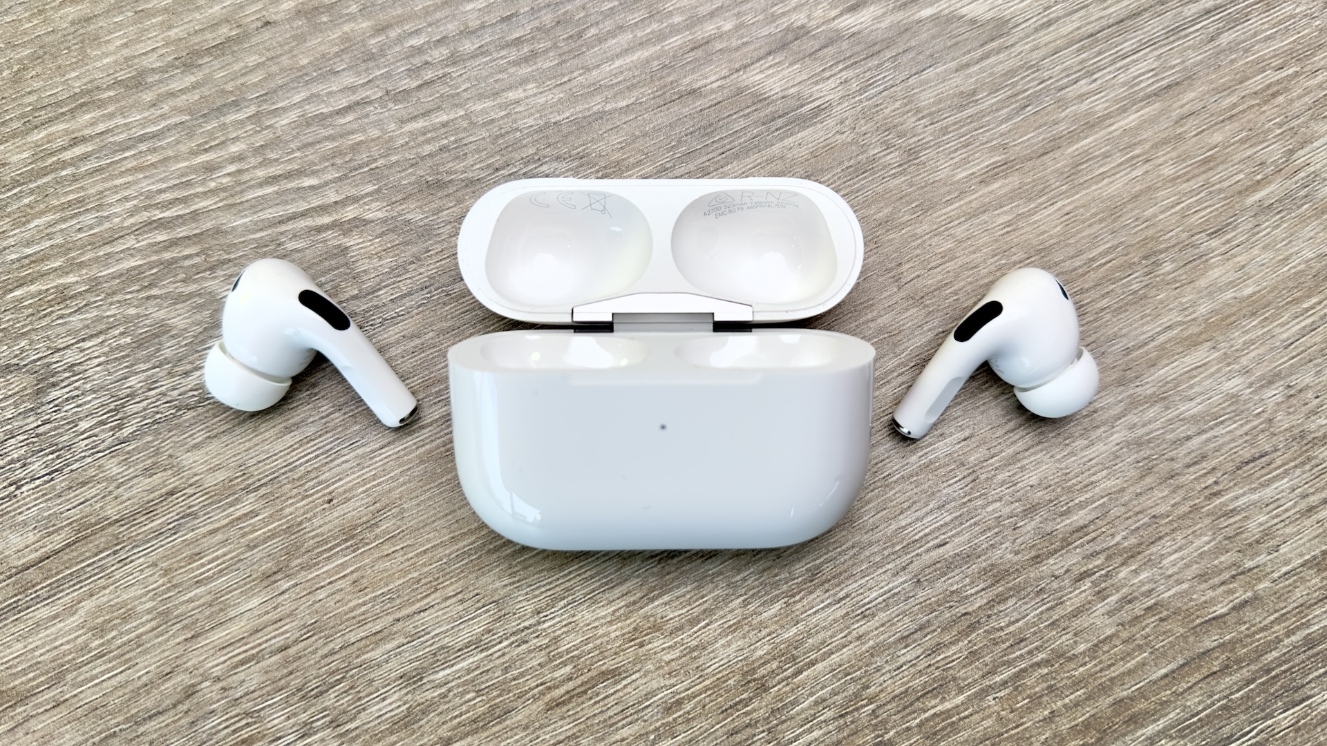 AirPods 3防水性能怎么样_AirPods进水后的正确处理方法