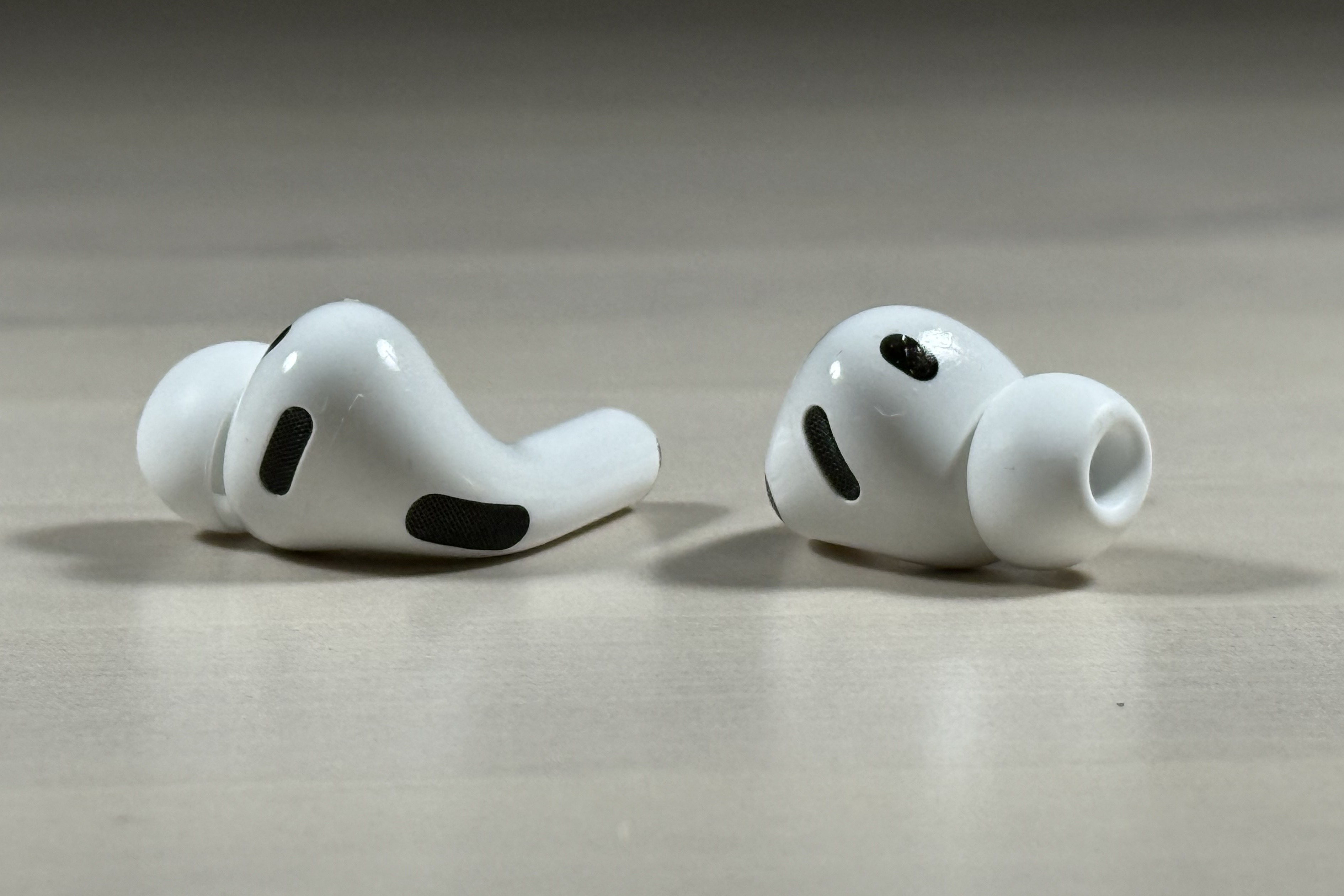 AirPods Pro充电触点氧化怎么清理_AirPods充电接触不良修复