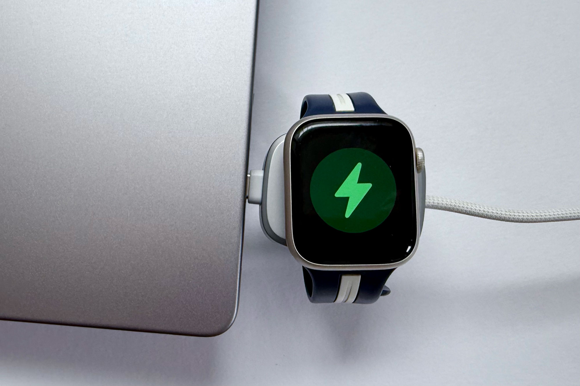 Apple Watch SE 2 手表无法充电显示不支持配件怎么办_Apple Watch 故障排查